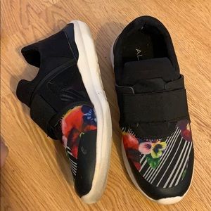 Aldo snap on floral sneaker size 7 1/2